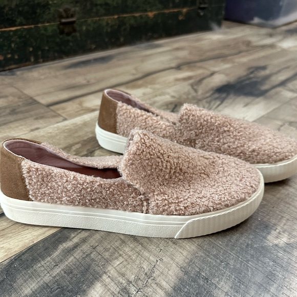 Toms NWOB Blush Color Sunset Faux Shearling Fuzzy Furry Slip On Boat Shoes sz 7 - Picture 5 of 13
